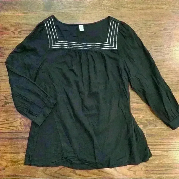 Women's Old Navy Cotton Black Embroidered Trim Lightweight Blouse Large Tall - Picture 1 of 6